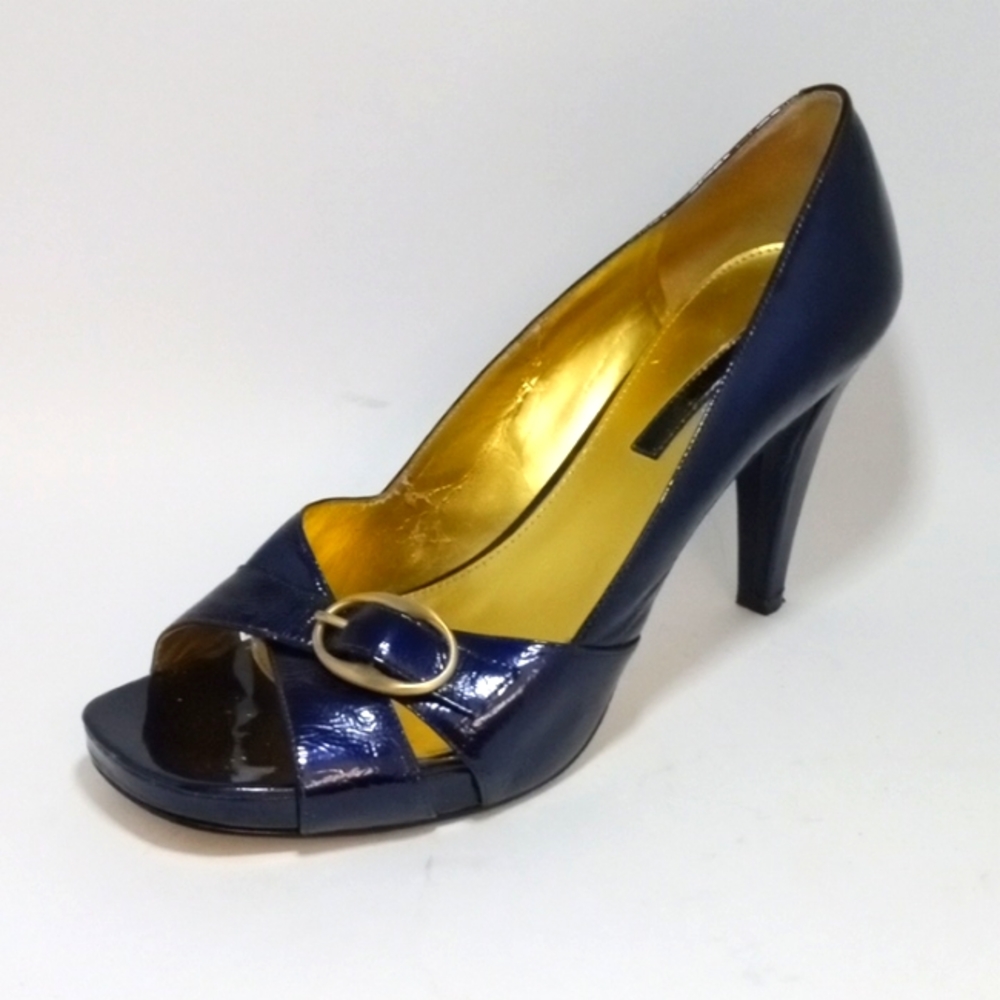 Electric ⚡ blue bandolino high heels with gold buckle accent.
